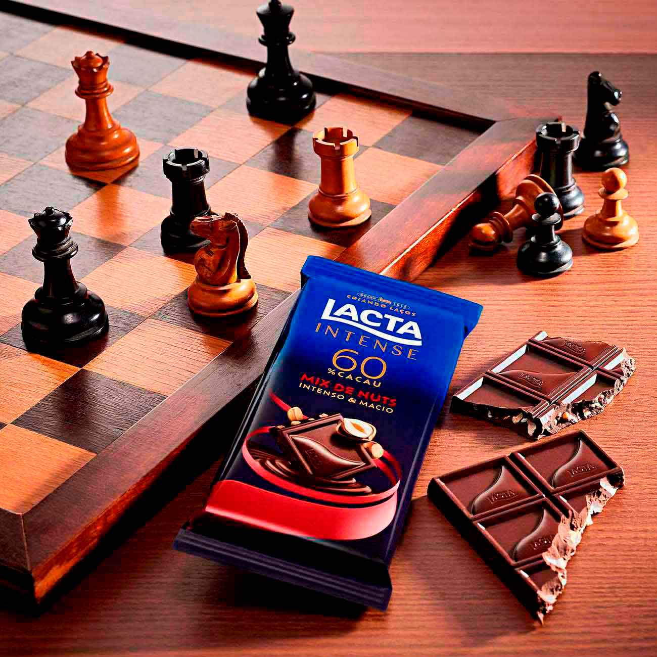 Barra de Chocolate Lacta Intense 60% Cacau Mix de Nuts 85g | Display X 17 unidades